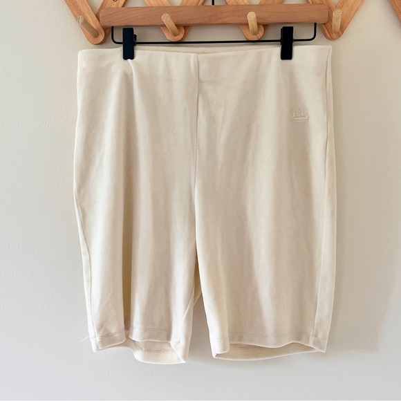Juicy Couture Pants - Juicy Couture Cream Velour Bike Shorts - XL - NWT